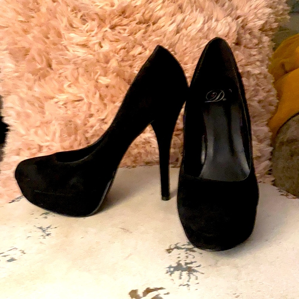 Derek Heart Black Stilettos